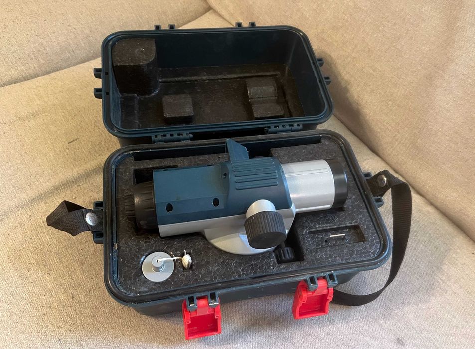 Nivel optic Bosch GOL 26 G profesional cu trepied Bosch BT160