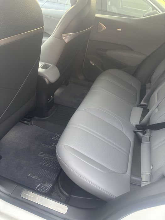 Продам машину Zeekr X