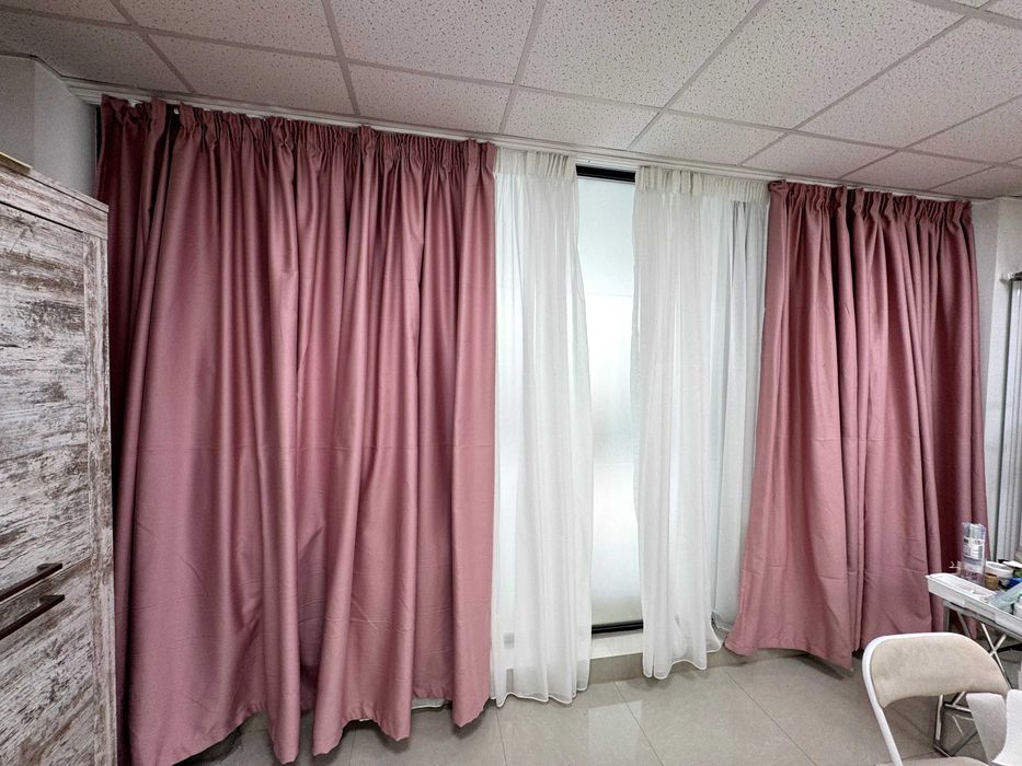 Draperii roz + Perdele albe | Noi | Cu rejansă | Șine posibil incluse