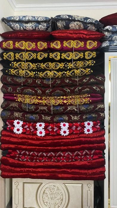 Ko'rpacha va yakandozlar sotiladi