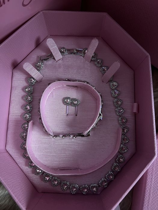 Ariana Grande x Swarovski Crystal Heart set