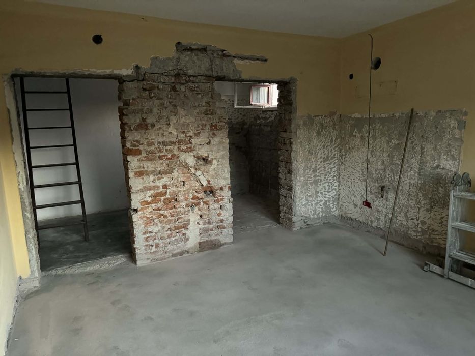 Vând casa urgent