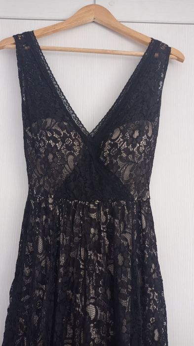 Vând Rochii lungi , elegante.