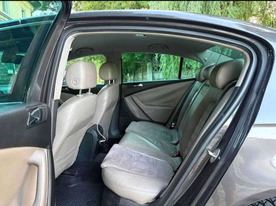 VW Passat B6 2.0 TDI 140 CP  BMP • Model 2006 • Xenon • Încălzire scaune • Navi Kenwood • 262.xxx km