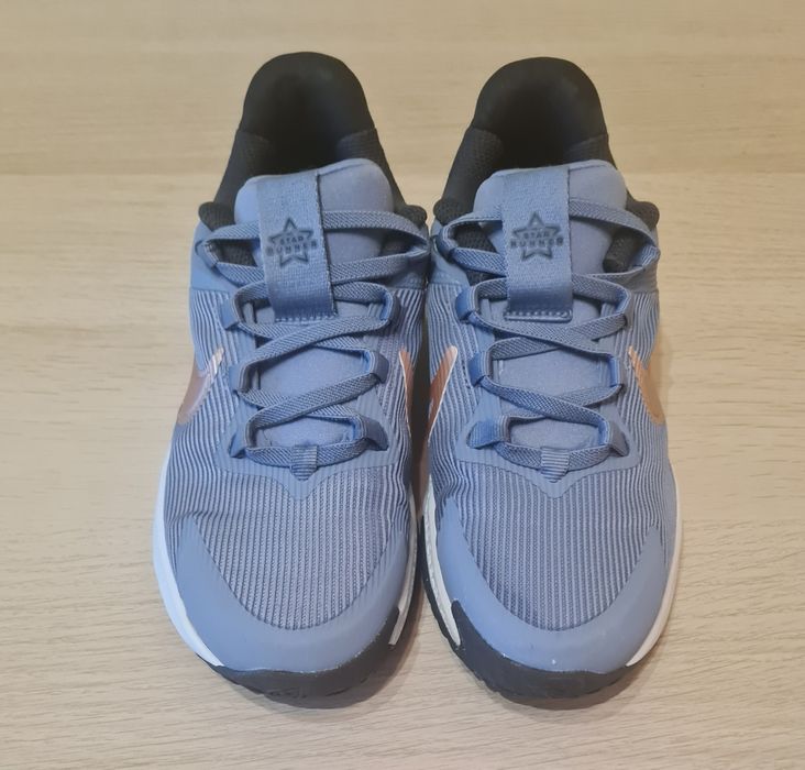 Маратонки Nike номер 33