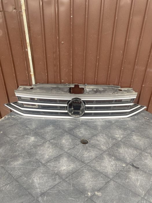 Far stanga /grila centrala Vw passat b8