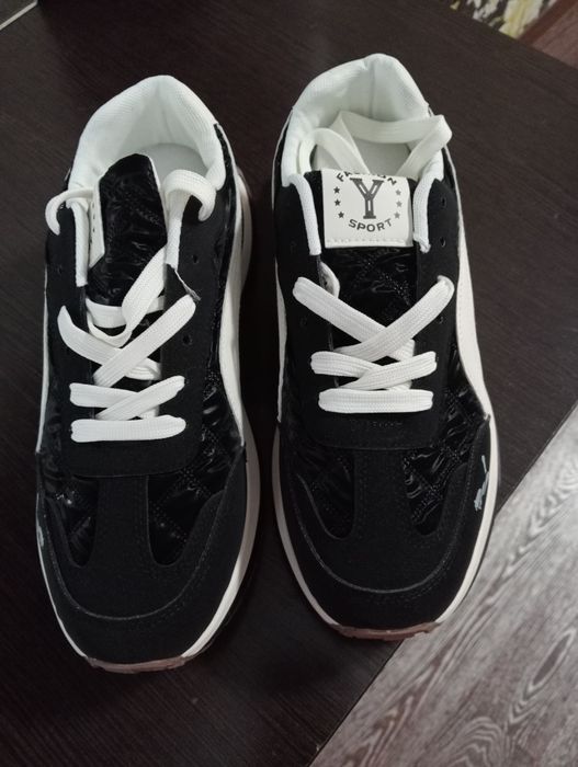 Новые кроссовки,размер(40-41)