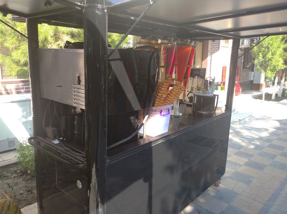 Fudtrak sotiladi Yaxna ichimliklar, Kaktel va Muzqaymoq.