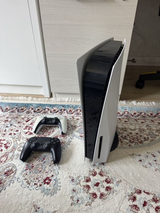 PS 5 с дисководом 2 джойстика