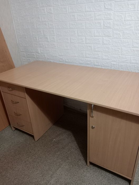 Столь парта.     10.000тг.           .