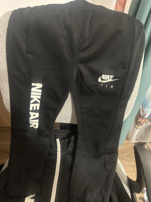 Trening Nike marimea 116 -122 (6 -7 ani