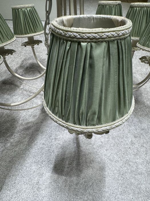 Люстра с тканевыми абажурами