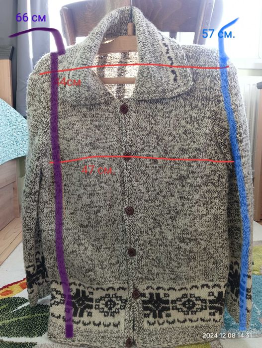 Ръчно плетена вълнена жилетка