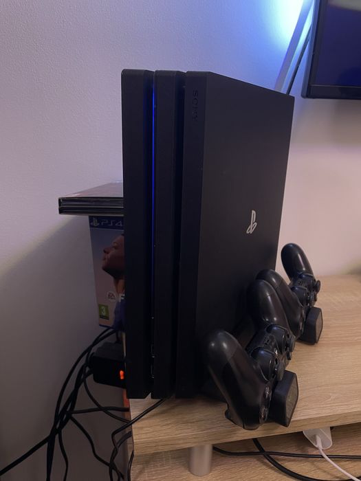 PlayStation4 Pro със станция и 11 игри