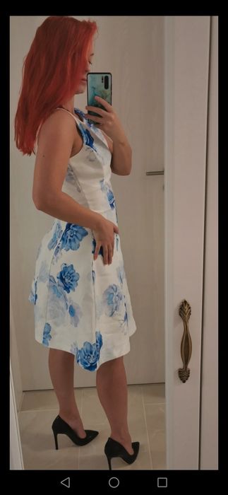 Rochie cu flori albastre