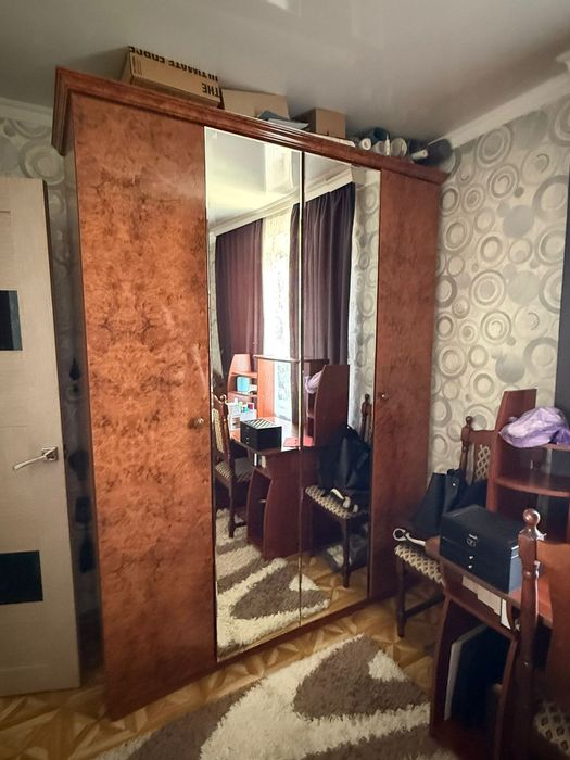 Продаю спальный гарнитур