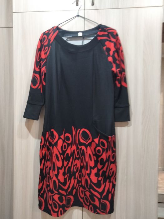 Продам женские платья