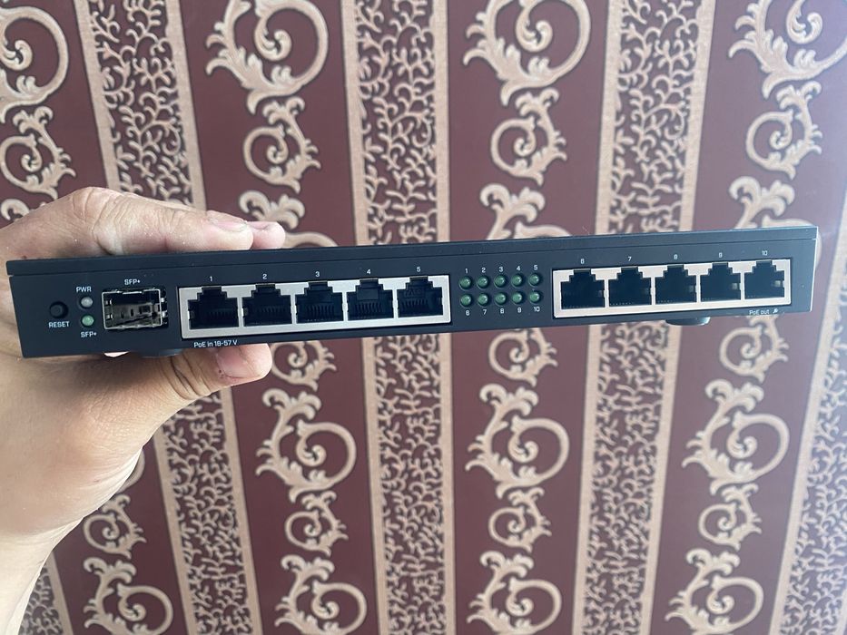 MikroTik RB4011iGS+RM