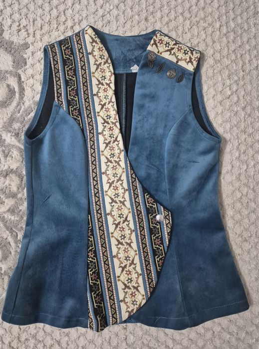 Қамзол сатылады.