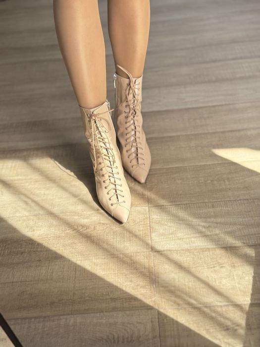 Боти на марката INGILIZ