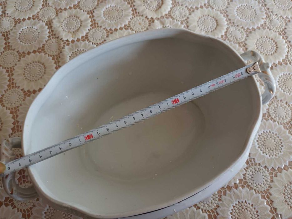 Стар порцеланов супник