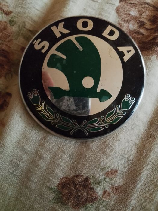 Vând emblema scoda