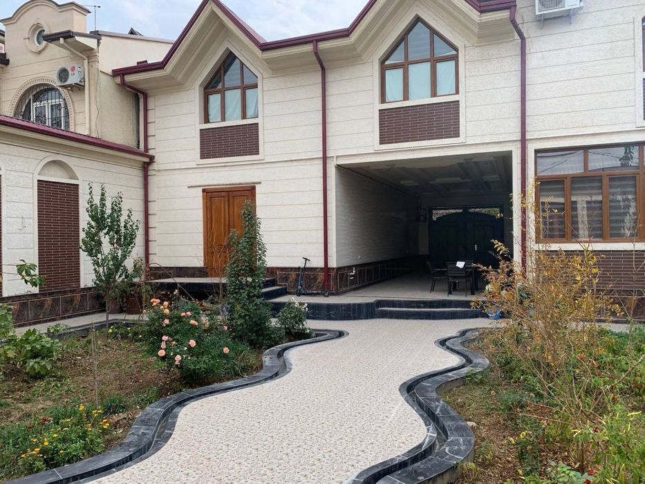 Шота Руставели Ракат 7 соток  Дом 400  кв,