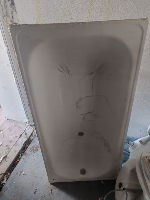 Унитазы, раковины, ванные б/у