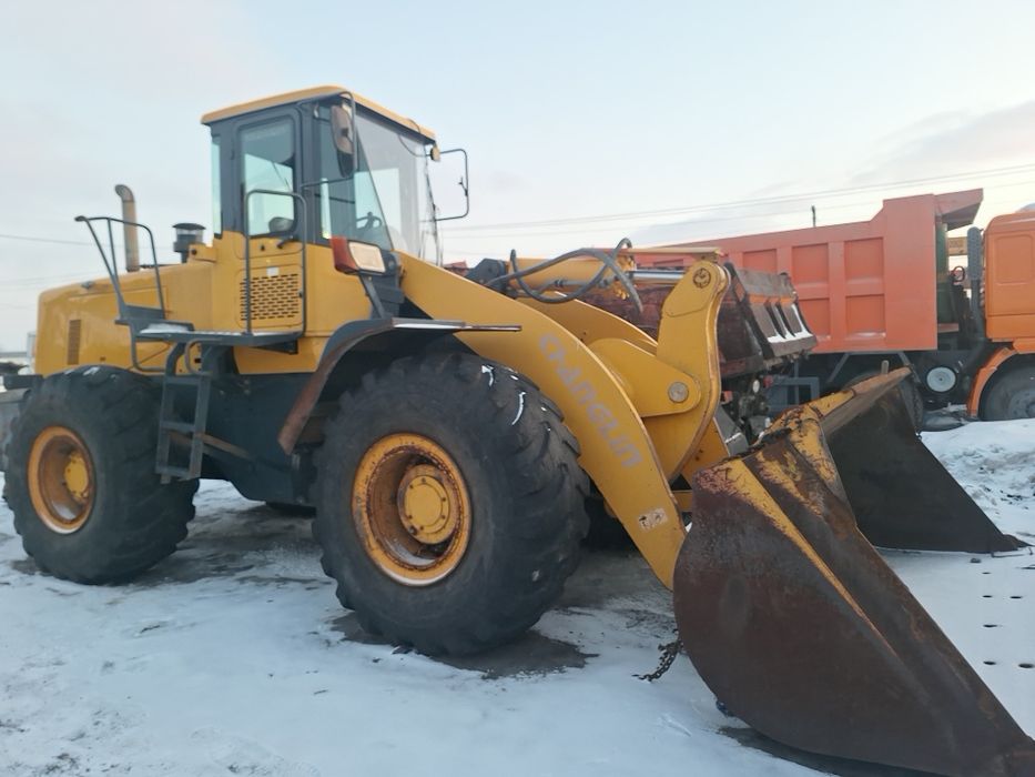 продам фронтальный погрузчик 3 кубовый