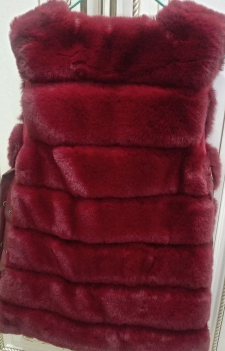 Продам меховую жилетку