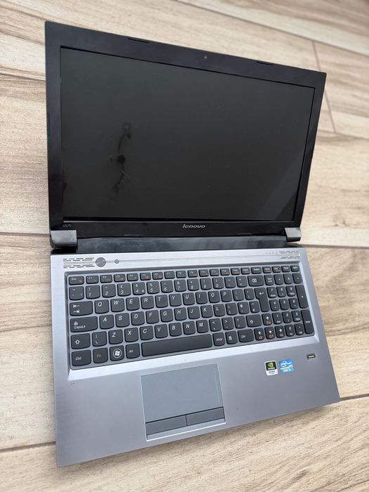 Lenovo V570 15.6” / Intel Core i5 / GT 540M / 2 plăci video