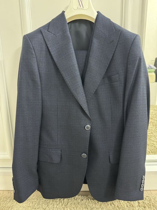 Продается мужской костюм