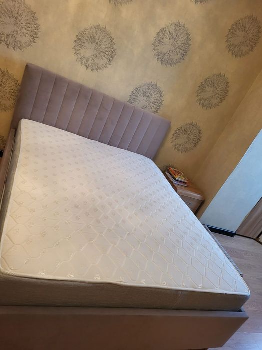 Продам двухспальную кровать