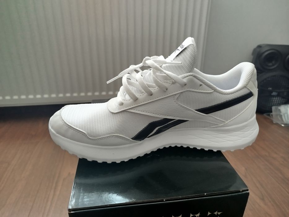 Vând Adidași Reebok