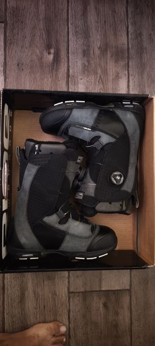 Продавам сноуборд lib tech & rossignol