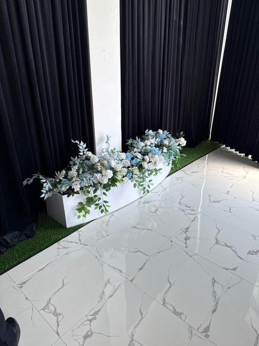 Фотозона декорация искуственные цветы