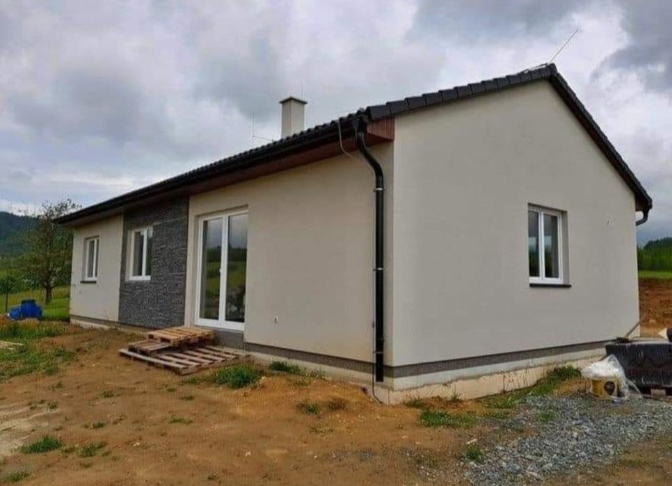 Vând case de locuințe de pe structură metalică
