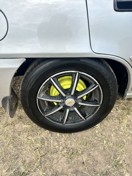 Продам Титановые диски с шинами