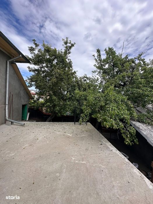 De vanzare casa din caramida  la gri in Roman, zona Episcopiei 135000e