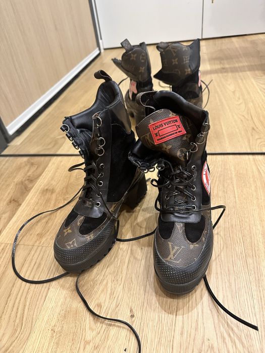 Боти с връзки и дебела подметка