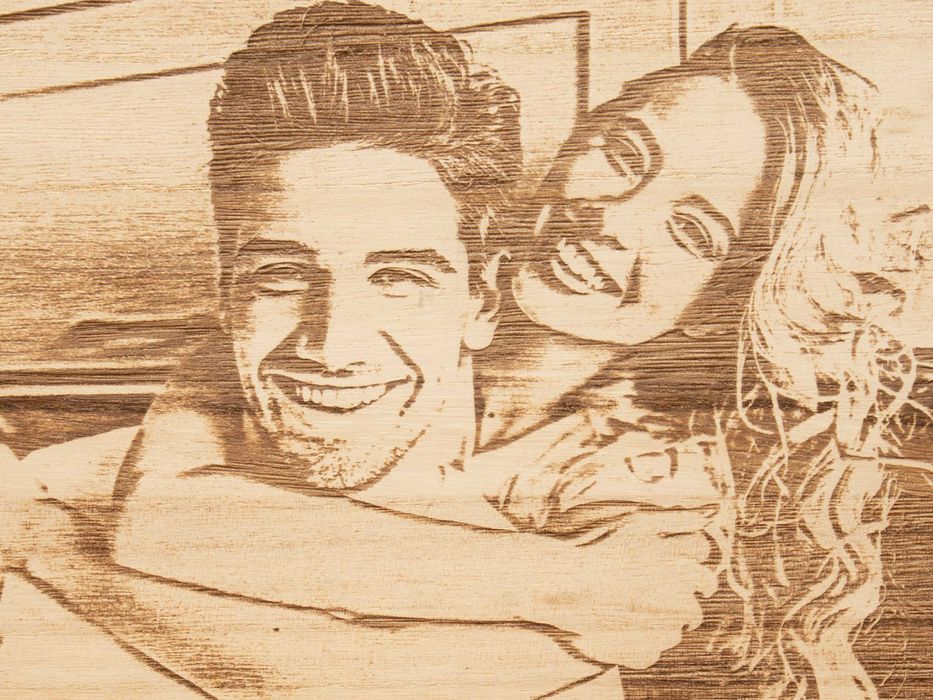 Гравирана снимка върху дърво  20х20см, Подарък за Рожден ден, Имен Ден