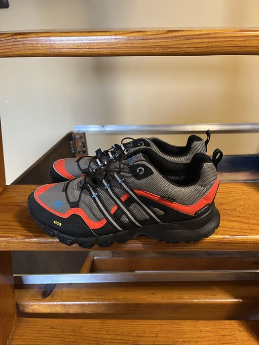 Маратонки Adidas унисекс номер 39