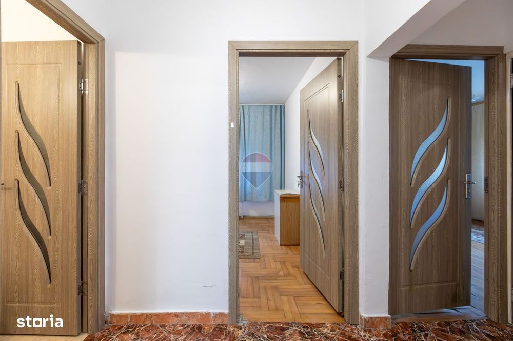 Apartament spațios cu 3 camere, etaj 1 – Strada Ștefan cel Mare