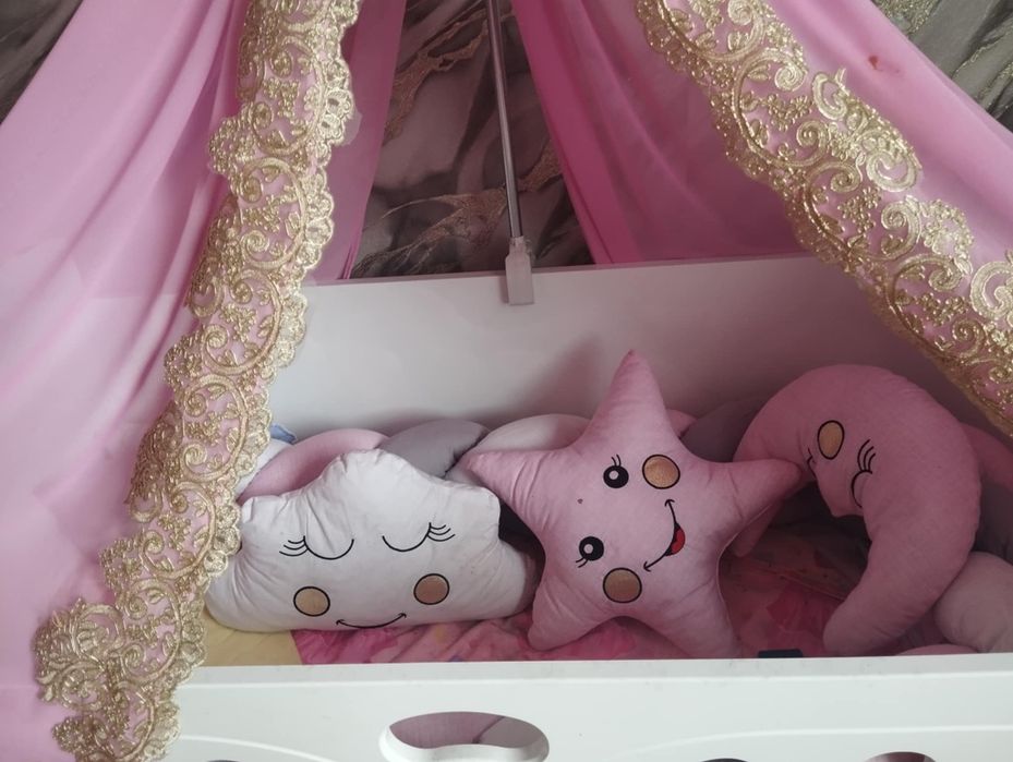 Продавам циста новоа кошара със  две лица