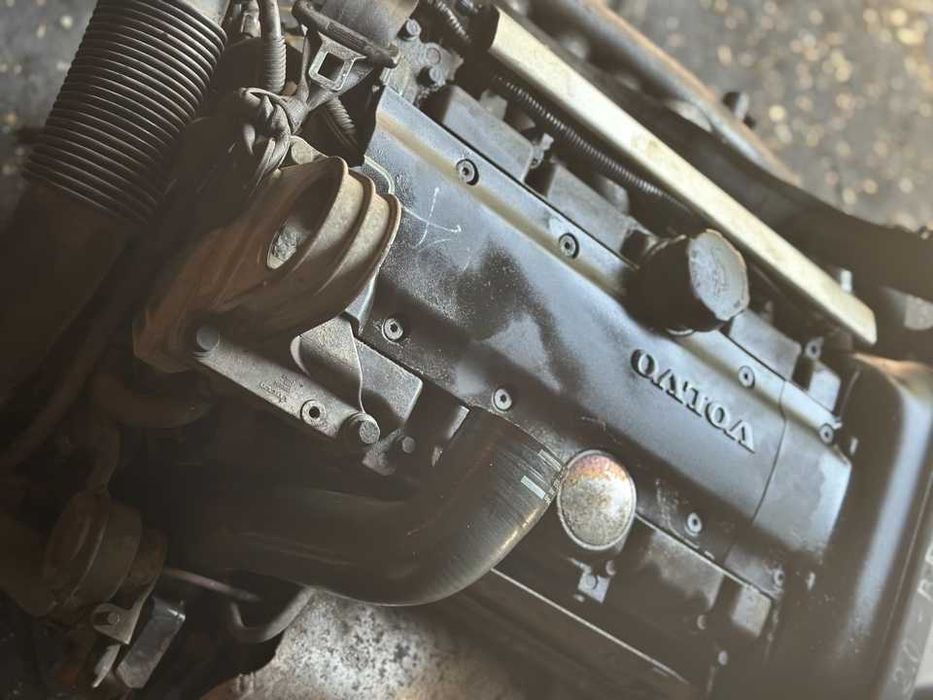 Двигатель Volvo (ВОЛЬВО) V70, S80, 850, 2.0, 2.4, 1.8 в навесе