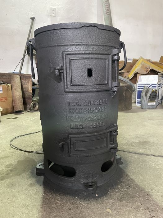 Продам чугунную армейскую печь-буржуйку 1955 года  (СССР)