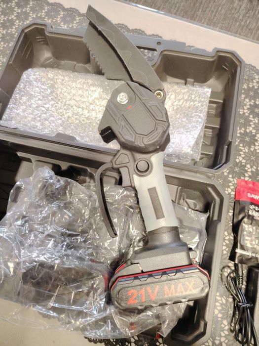 Мини верижен трион.