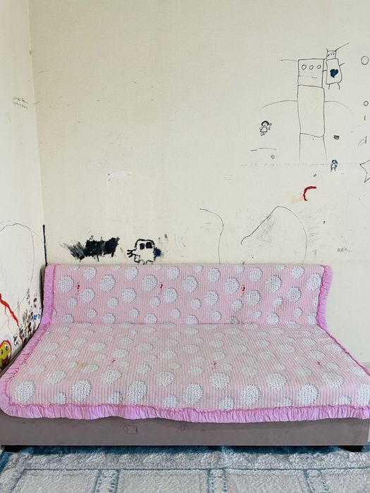 Диван гостинный.