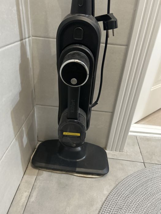 Электро швабра черного цвета