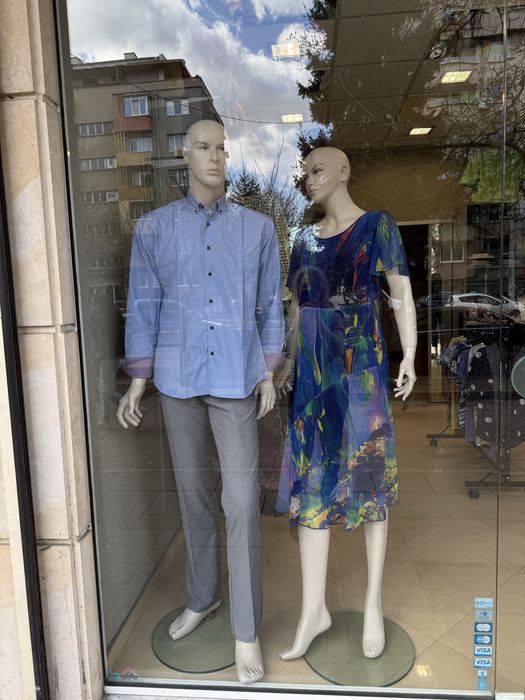 Продавам витринни манекени